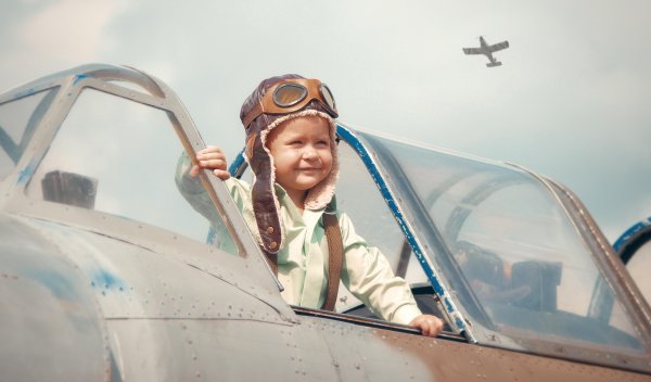 Девочка в самолете