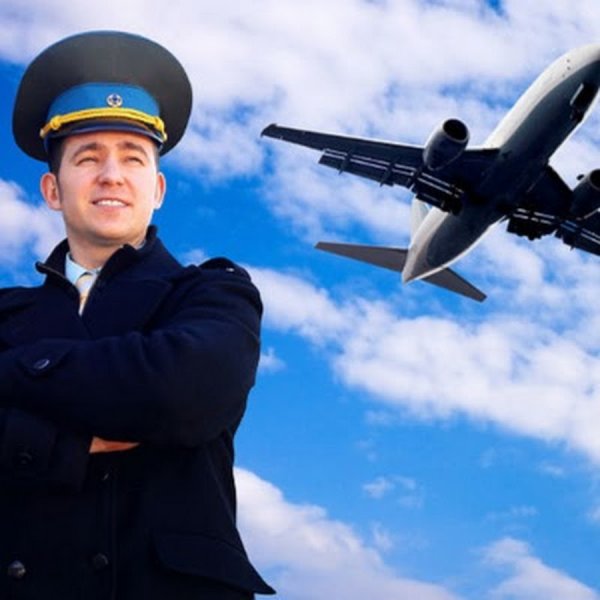 Летающий самолёт военный