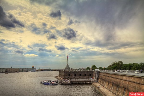 Питер Нева тучи
