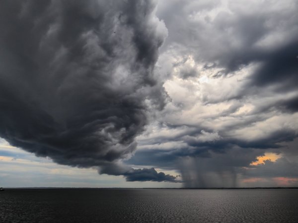 Шторм на озере Виктория