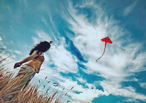 Девушка улетает