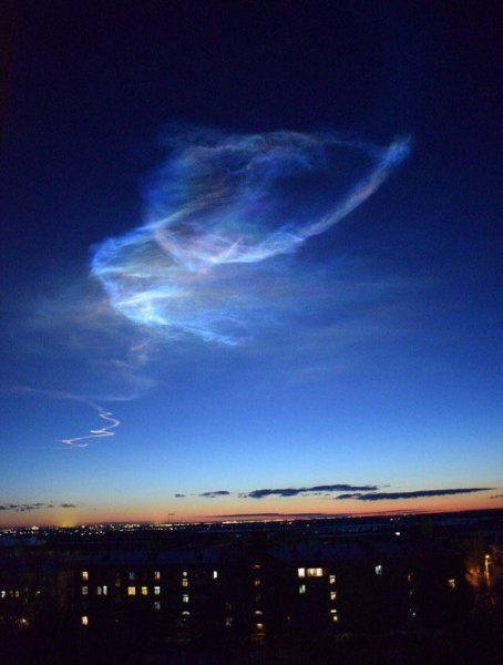 Необычные свечения в небе
