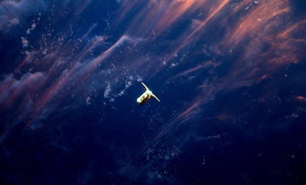 Спутники Старлинк в небе