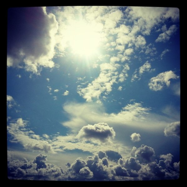 Голубое небо с ангелами