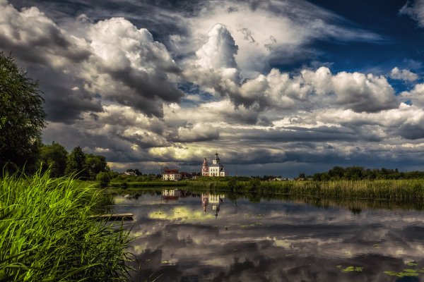 Тучи над рекой