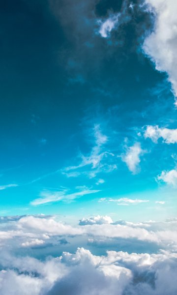 Ярко голубое небо