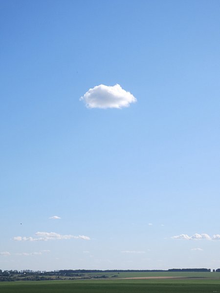 Одно облако на небе
