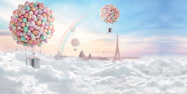 Голубое небо с облаками и солнцем