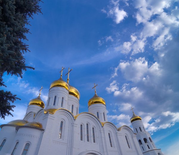 Небо над храмом