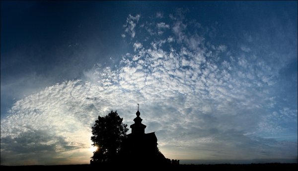 Облака над Церковью