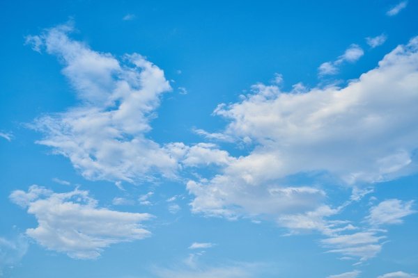 Голубое небо и солнце