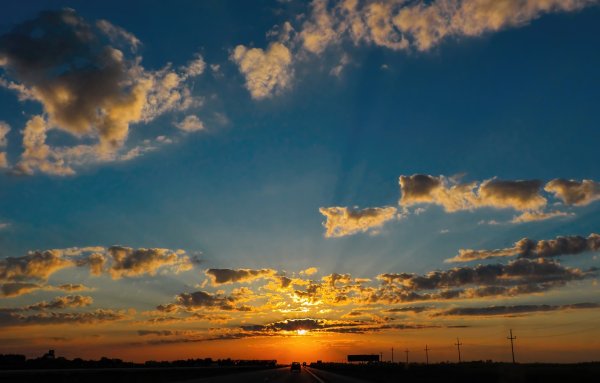 Синее утреннее небо