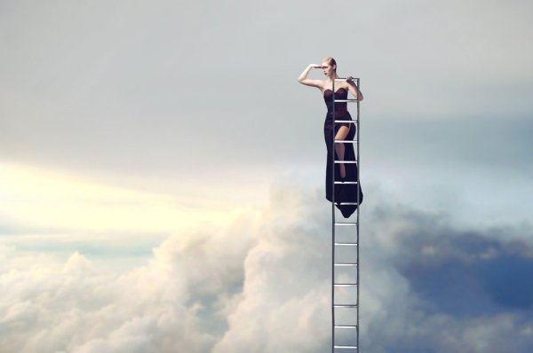 Девушка руки к небу