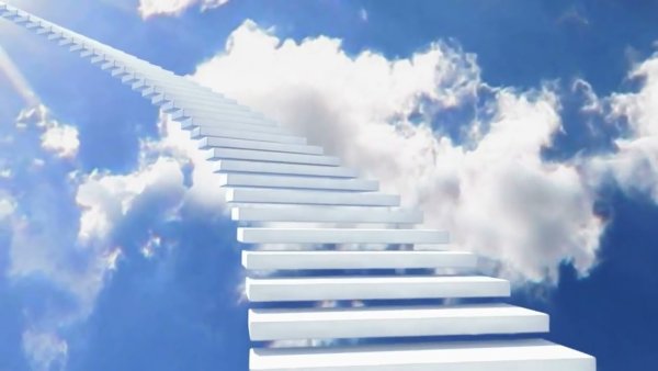 Лестница в небо из облаков