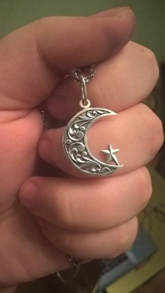 Исламский полумесяц на памятник