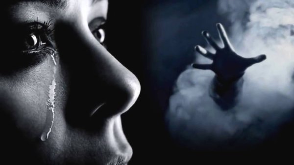 Актер Дин Винчестер плачет