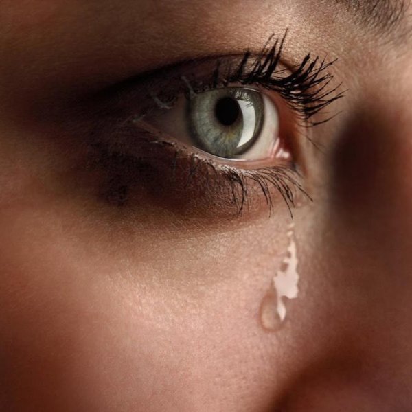 Грустные мужские глаза