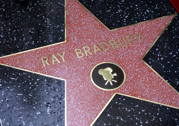 Рэй Брэдбери звезда на аллее славы