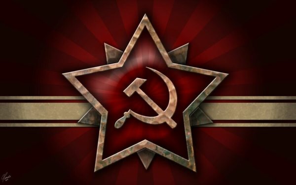 Серп и молот желтый на белом фоне