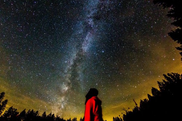 Ночное небо и человек