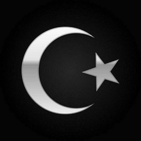 Полумесяц со звездой на черном фоне