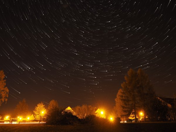 Ночное небо в окне