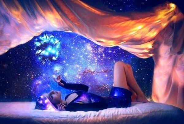 Космическая девушка