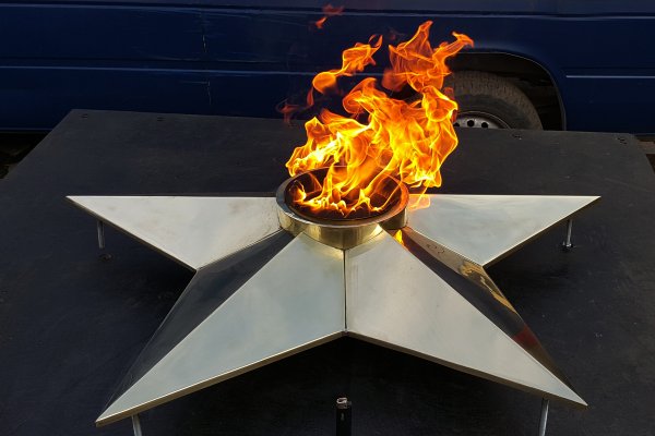 Звезда вечного огня сбоку