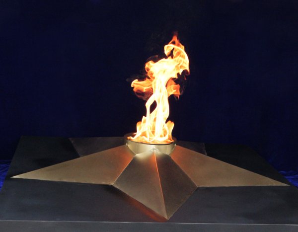 Вечный огонь сбоку