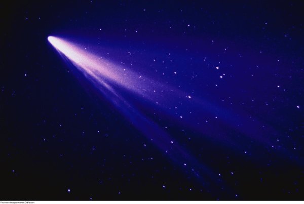 Комета в космосе