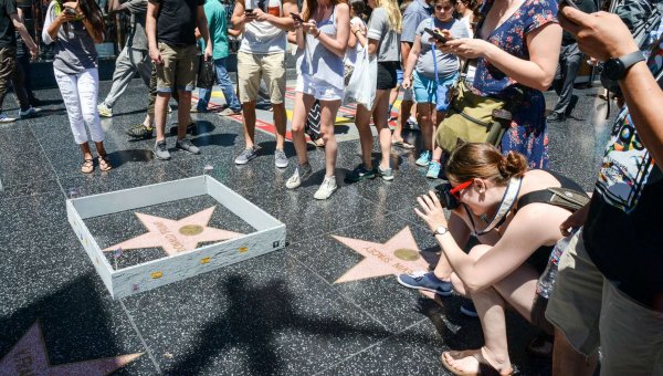 Звезда на аллее славы в Голливуде