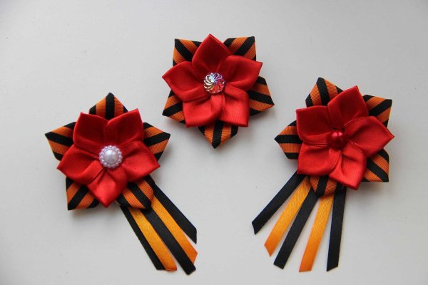 Разноцветные звезды на прозрачном фоне