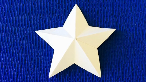 Объёмная звезда их бумаги