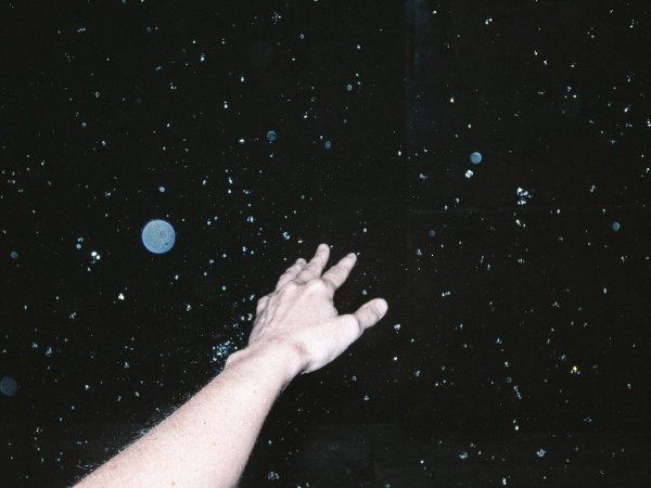 Мальчик и звездное небо