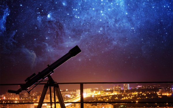 Девушка с телескопом