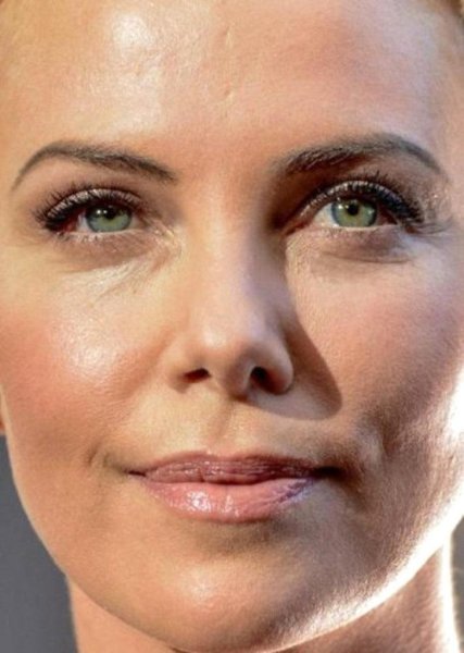 Ким Кардашьян лицо вблизи