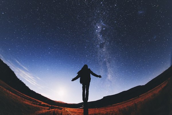 Человек идущий к звёздам