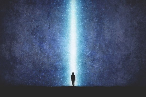 Человек в Луче света