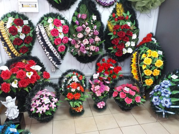 Венок на кладбище