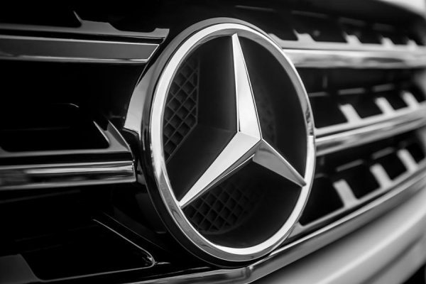 Mercedes Benz emblemasi