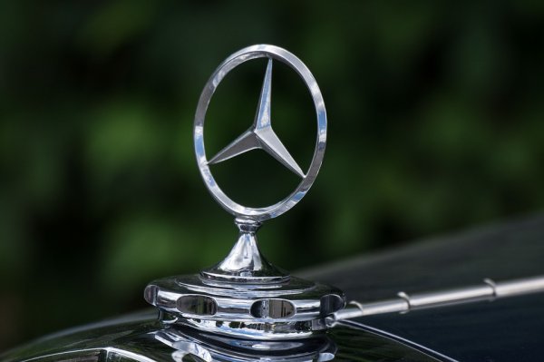 Mercedes Benz logo