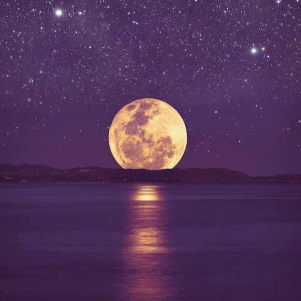 Красивая Луна