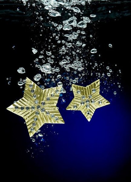 Золотые звезды на прозрачном фоне