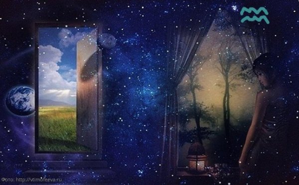 Девушка ночью у окна