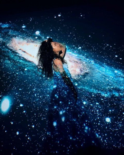 Девушка звезда