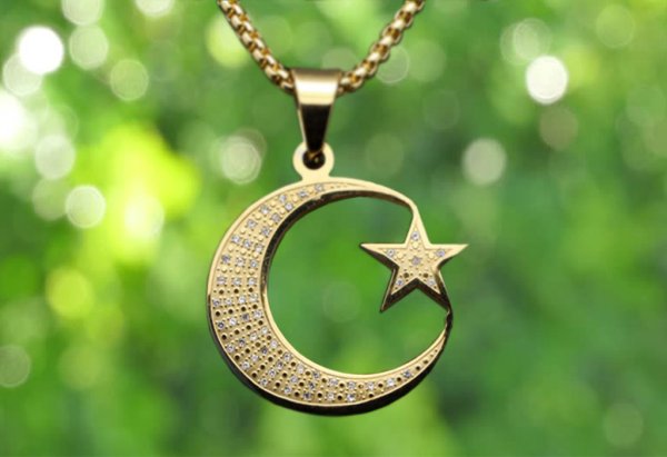 Полумесяц мусульманский на небе