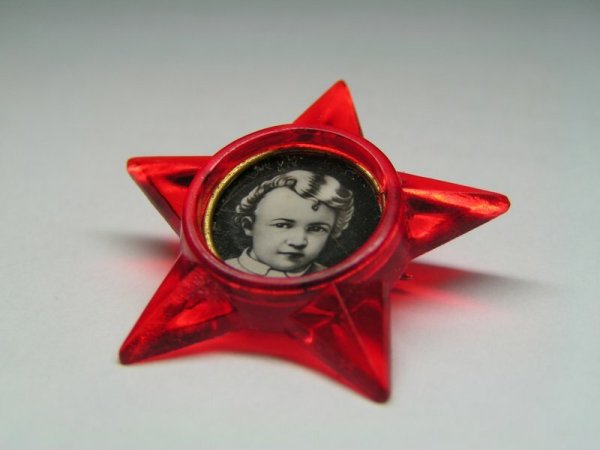 Ленин на октябрятской звездочке