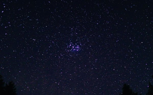 Черное небо со звездами