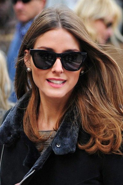 Девушка в солнечных очках на аву