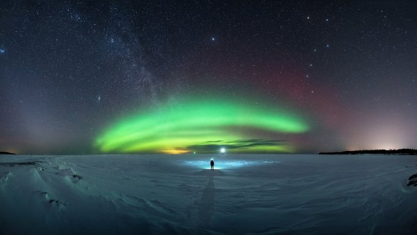 Полярная звезда и Северное сияние